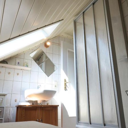 Schone Dachgeschosswohnung In Villa Mit Zentrumsnaher Lage Schleiz Bagian luar foto
