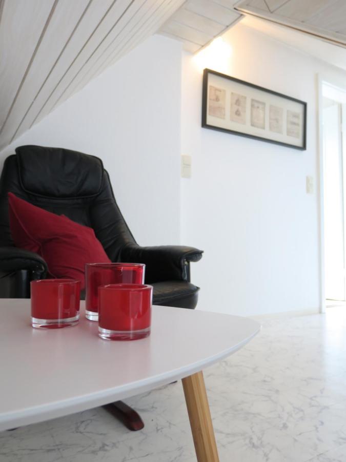 Schone Dachgeschosswohnung In Villa Mit Zentrumsnaher Lage Schleiz Bagian luar foto